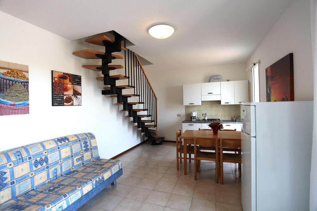 Apartament With Swimming Pool Lägenhet Caorle Exteriör bild