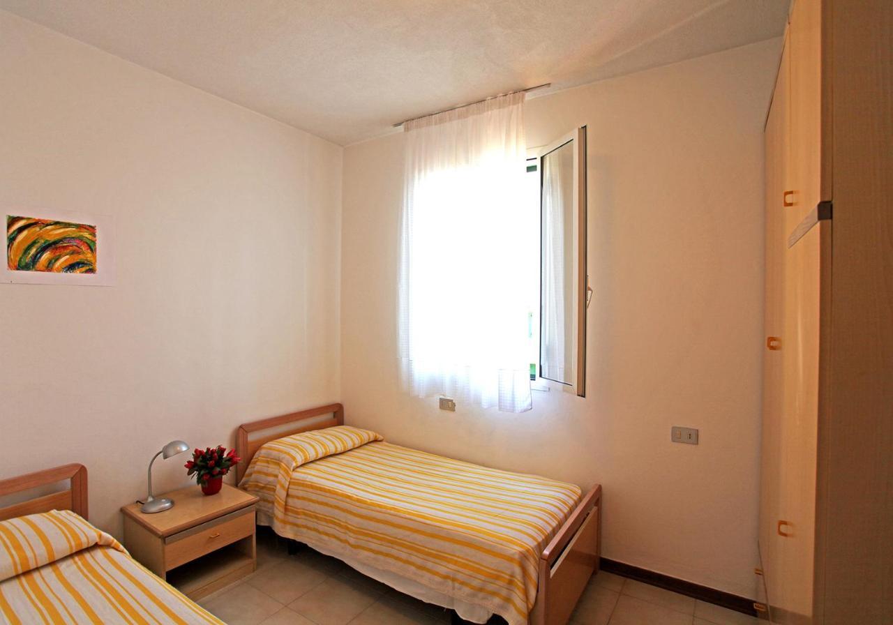 Apartament With Swimming Pool Lägenhet Caorle Exteriör bild