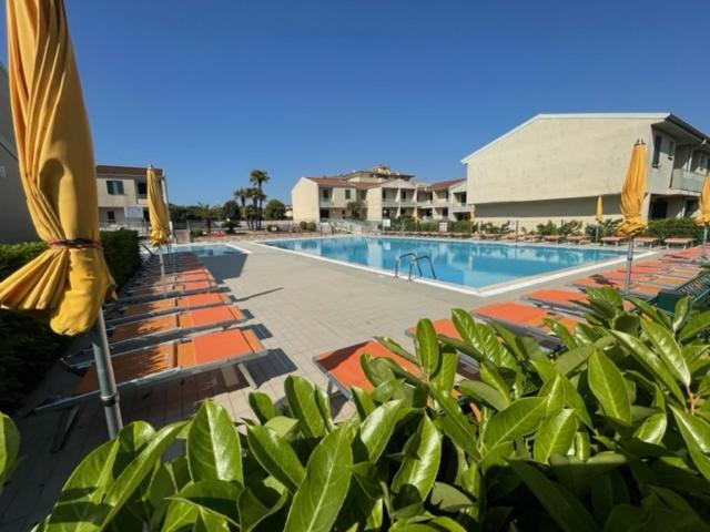 Apartament With Swimming Pool Lägenhet Caorle Exteriör bild