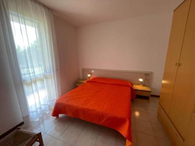 Apartament With Swimming Pool Lägenhet Caorle Exteriör bild