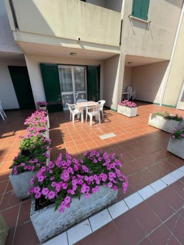 Apartament With Swimming Pool Lägenhet Caorle Exteriör bild