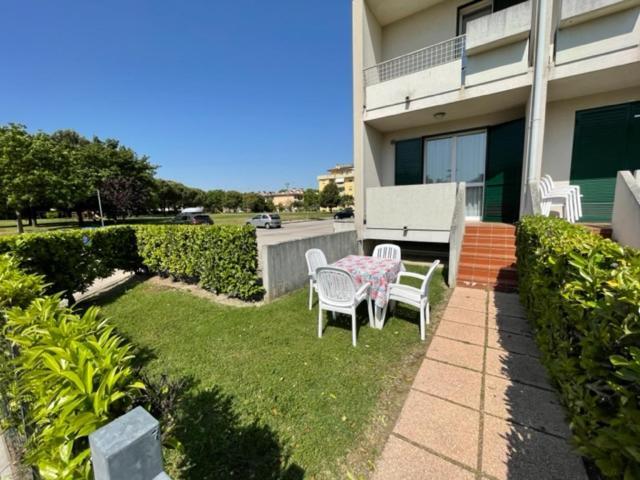 Apartament With Swimming Pool Lägenhet Caorle Exteriör bild