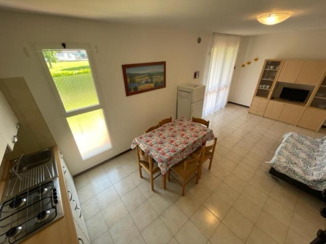 Apartament With Swimming Pool Lägenhet Caorle Exteriör bild