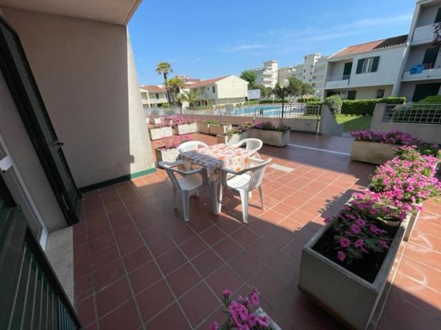 Apartament With Swimming Pool Lägenhet Caorle Exteriör bild